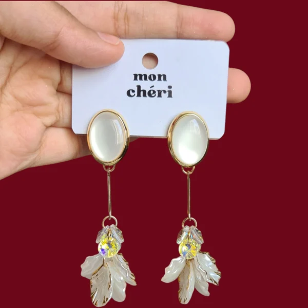 Hanging Mona Lisa Earrings - Image 3